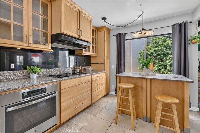 1270 Cabrillo Park Drive D, Santa Ana, CA 92701