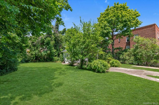 15 Wilson Lane, Rockville Centre, NY 11570
