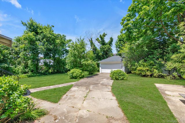 15 Wilson Lane, Rockville Centre, NY 11570