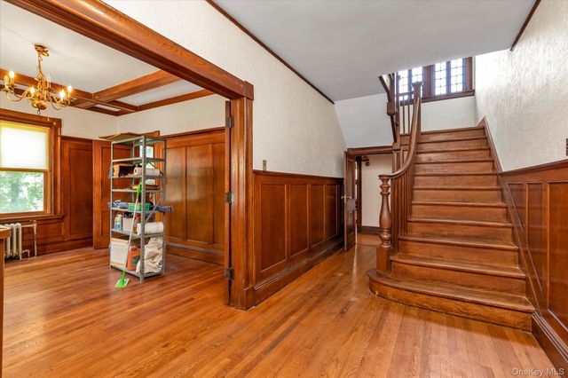 15 Wilson Lane, Rockville Centre, NY 11570