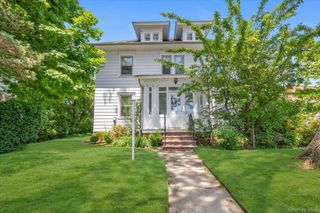 15 Wilson Lane, Rockville Centre, NY 11570