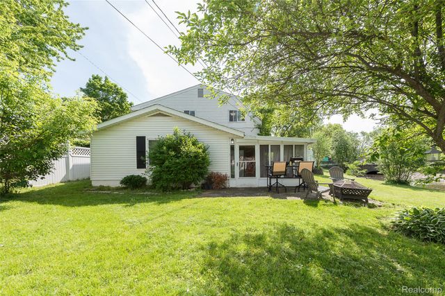 1107 Odessa Drive, Holly Village, MI 48442