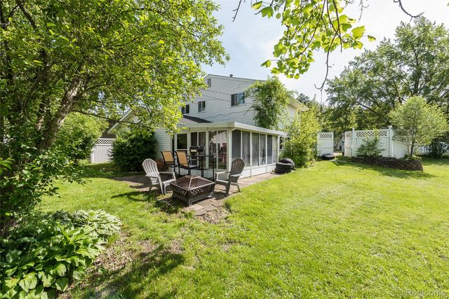 1107 Odessa Drive, Holly Village, MI 48442