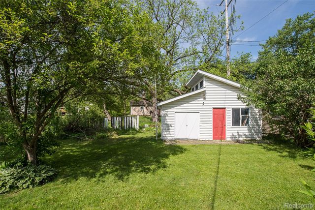 1107 Odessa Drive, Holly Village, MI 48442