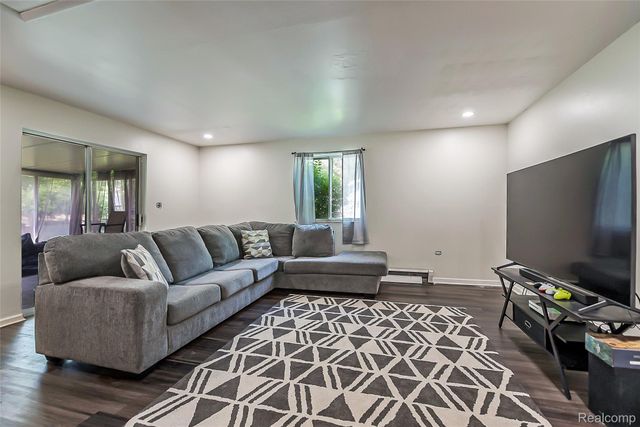 1107 Odessa Drive, Holly Village, MI 48442