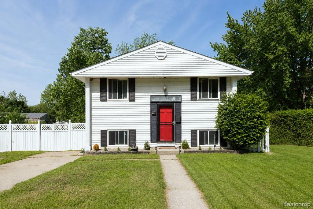 1107 Odessa Drive, Holly Village, MI 48442
