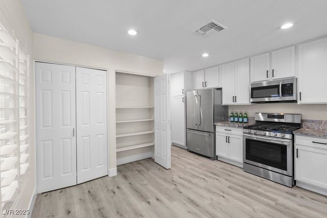 6934 Emerald Springs Lane, Las Vegas, NV 89113