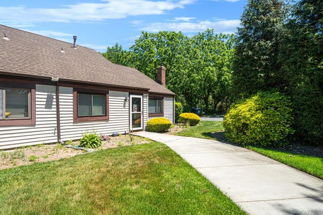 515 Picasso Way 515, Middle Island, NY 11953