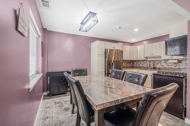 515 Picasso Way 515, Middle Island, NY 11953