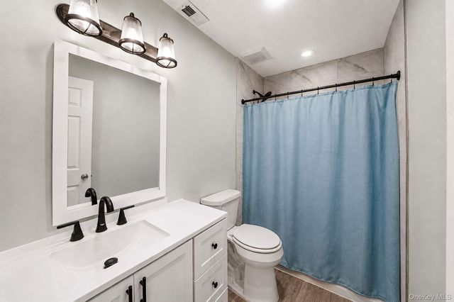 515 Picasso Way 515, Middle Island, NY 11953