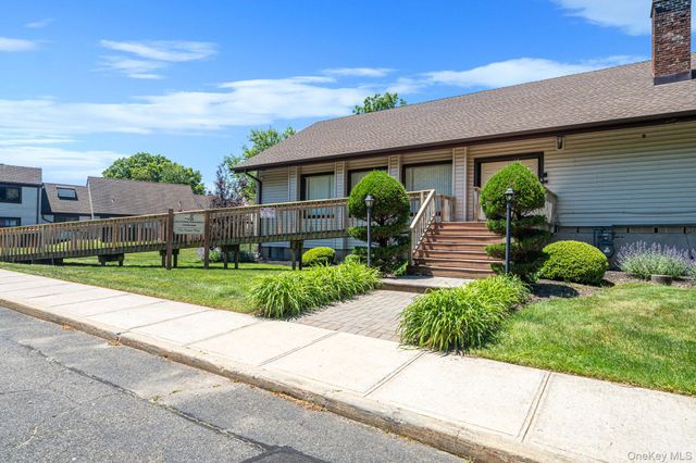 515 Picasso Way 515, Middle Island, NY 11953