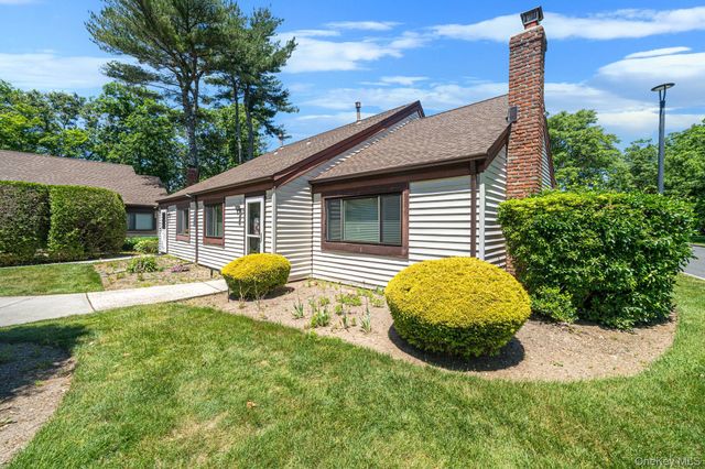 515 Picasso Way 515, Middle Island, NY 11953