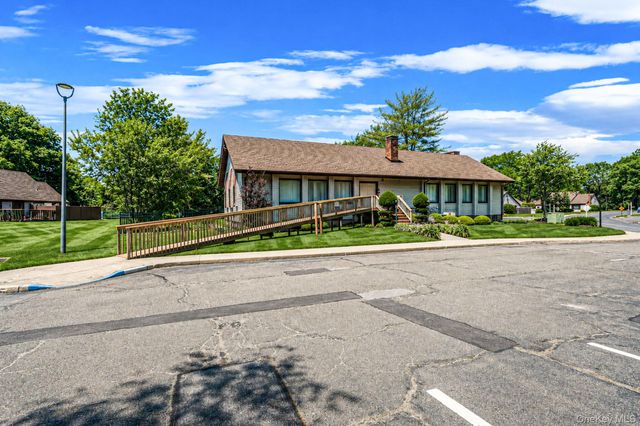 515 Picasso Way 515, Middle Island, NY 11953