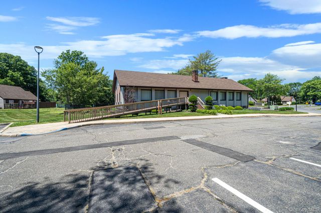 515 Picasso Way 515, Middle Island, NY 11953