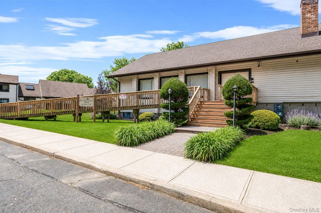 515 Picasso Way 515, Middle Island, NY 11953