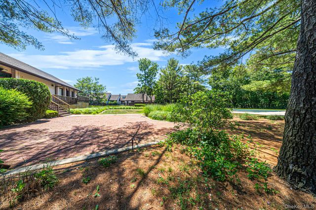515 Picasso Way 515, Middle Island, NY 11953