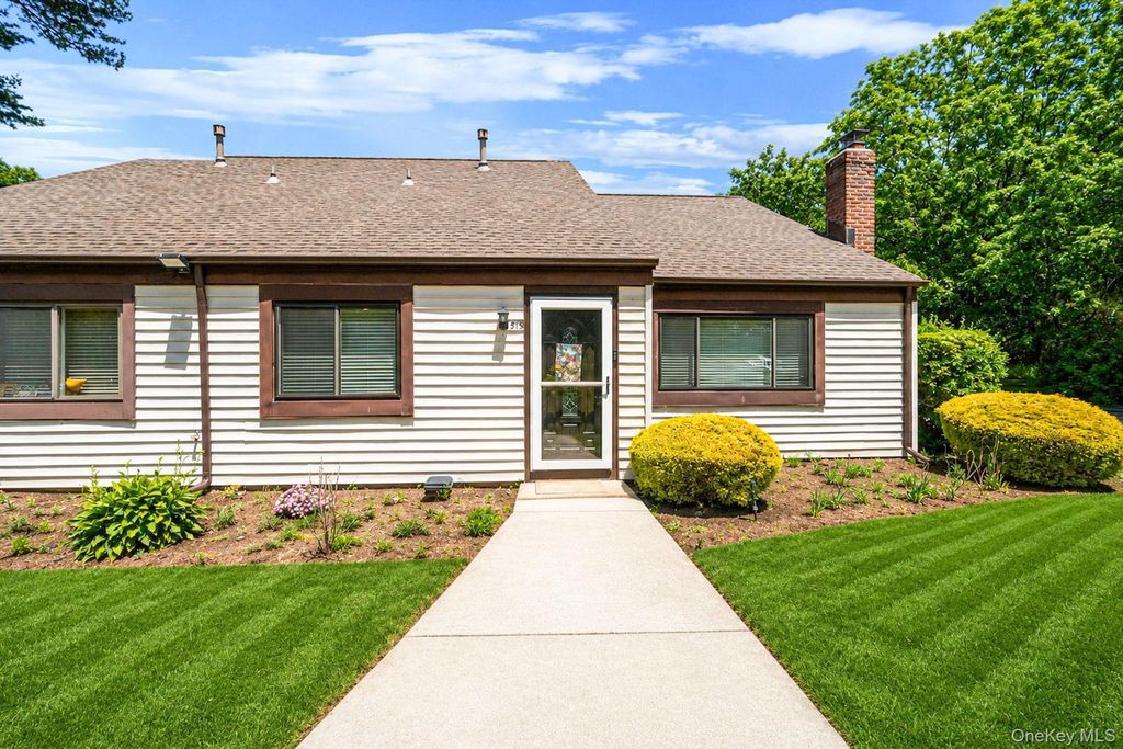 515 Picasso Way 515, Middle Island, NY 11953
