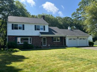 25 Tanglewood Lane, Naugatuck, CT 06770