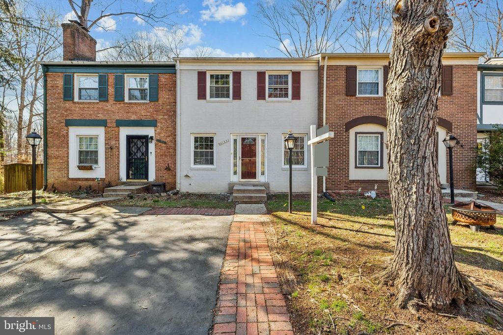 6136 GOTHWAITE DR, Centreville, VA 20120