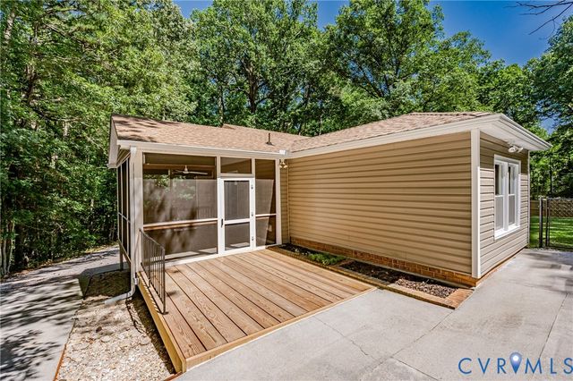 16110 Rowlett Rd, Chesterfield, VA 23838