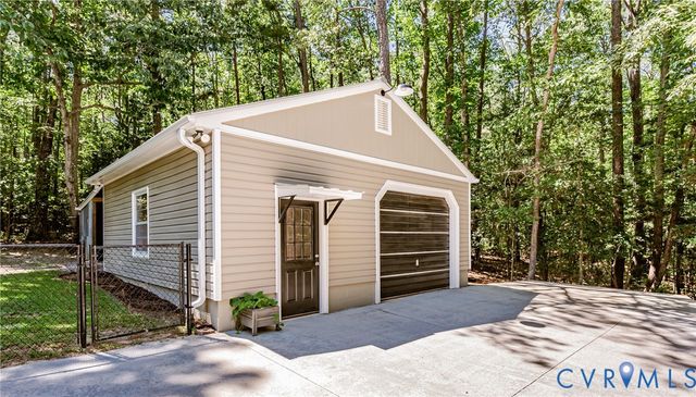 16110 Rowlett Rd, Chesterfield, VA 23838