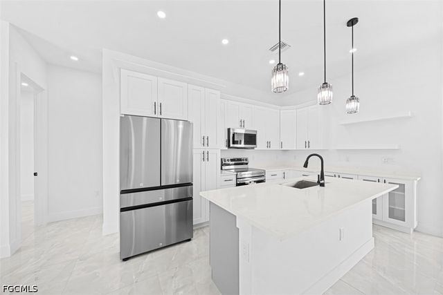 442 Redwing ST SW, Lehigh Acres, FL 33974