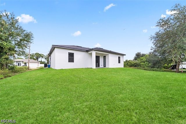 442 Redwing ST SW, Lehigh Acres, FL 33974