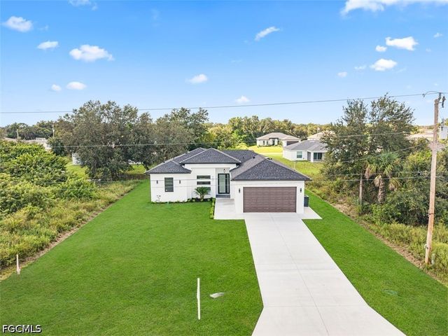 442 Redwing ST SW, Lehigh Acres, FL 33974