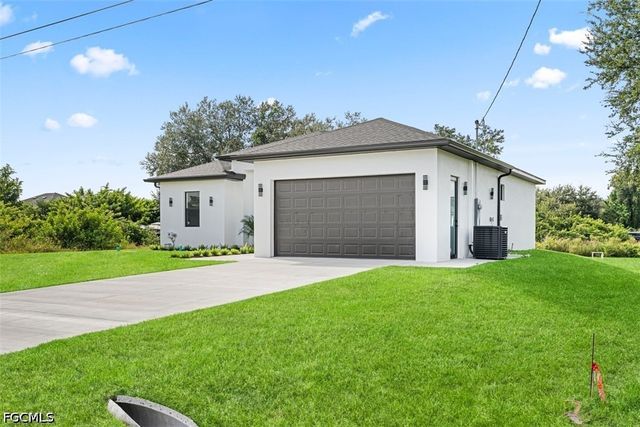 442 Redwing ST SW, Lehigh Acres, FL 33974