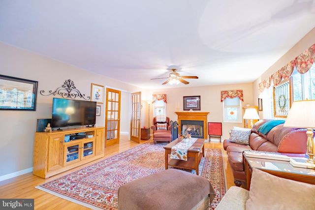 16 MARISSA DR, New Egypt, NJ 08533