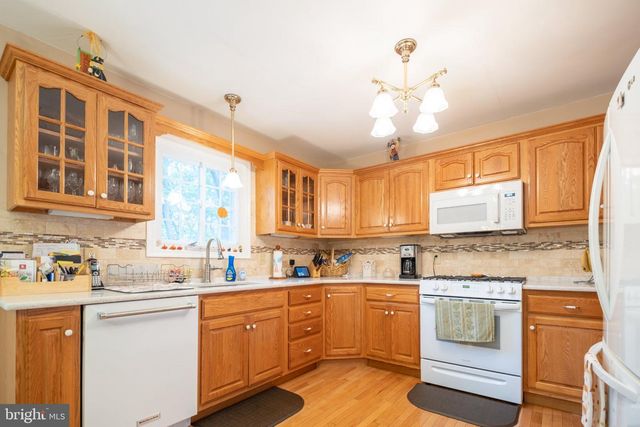 16 MARISSA DR, New Egypt, NJ 08533