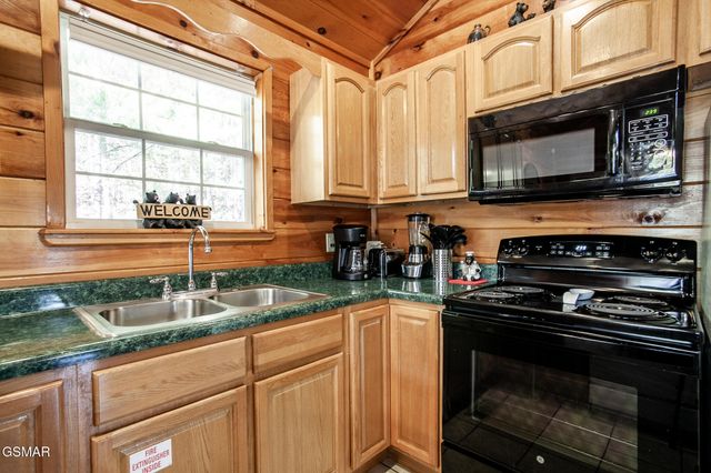 1410 Little Cove Church Road, Sevierville, TN 37862