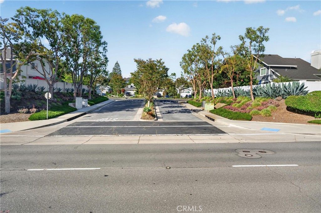 Image 3 of property listing at 43 Oxbow Creek, Laguna Hills, CA 92653