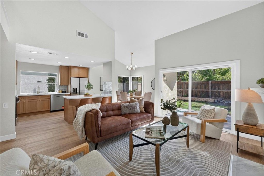 Image 8 of property listing at 43 Oxbow Creek, Laguna Hills, CA 92653