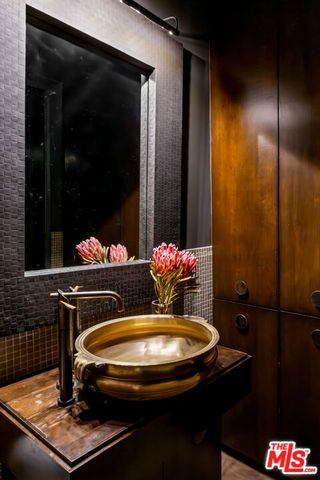 710 N Orlando Avenue 101, West Hollywood, CA 90069