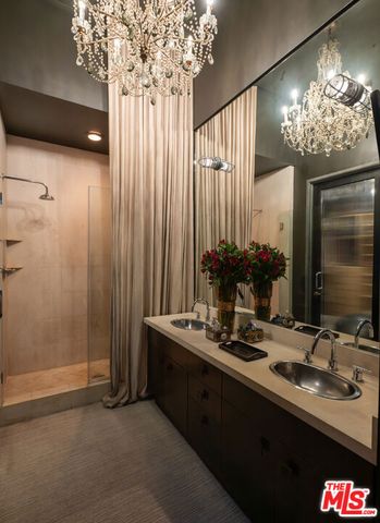 710 N Orlando Avenue 101, West Hollywood, CA 90069