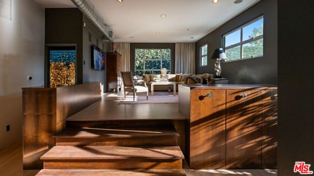 710 N Orlando Avenue 101, West Hollywood, CA 90069