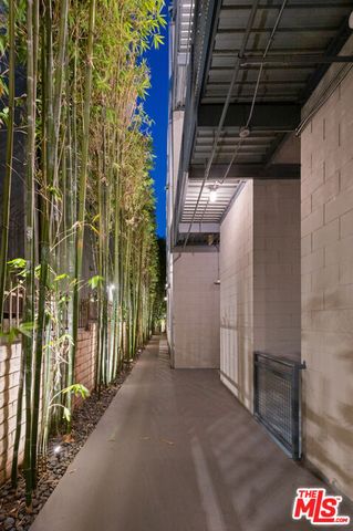 710 N Orlando Avenue 101, West Hollywood, CA 90069