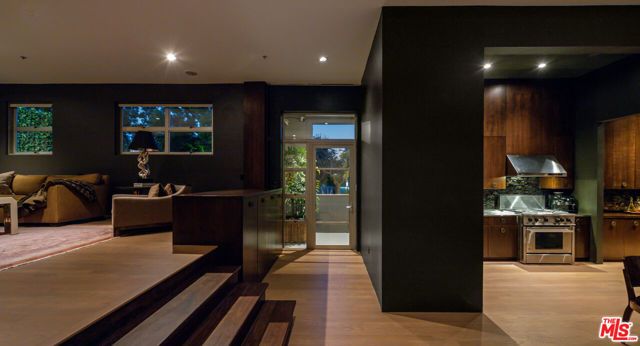 710 N Orlando Avenue 101, West Hollywood, CA 90069