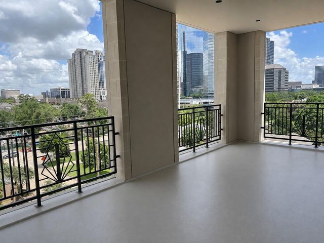 5010 Longmont Drive PH-6, Houston, TX 77056
