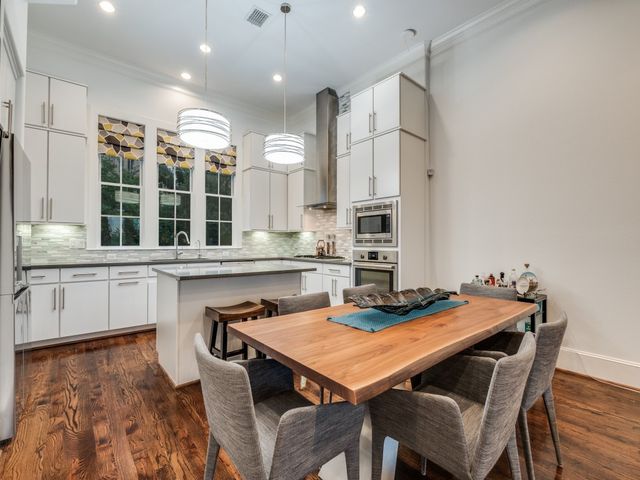 536 S Pearl Expressway, Dallas, TX 75201