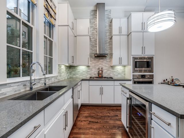 536 S Pearl Expressway, Dallas, TX 75201