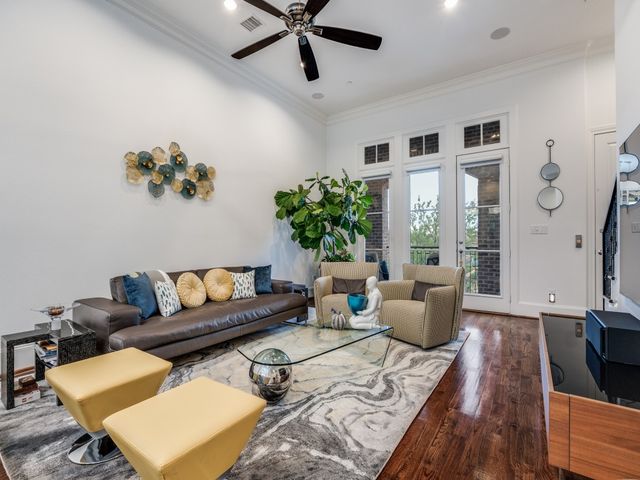 536 S Pearl Expressway, Dallas, TX 75201