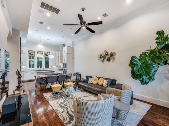 536 S Pearl Expressway, Dallas, TX 75201