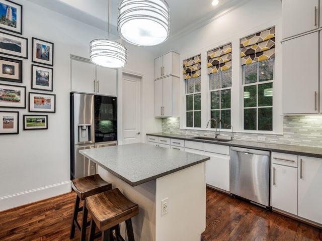 536 S Pearl Expressway, Dallas, TX 75201