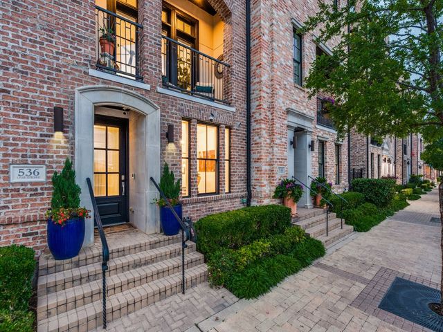 536 S Pearl Expressway, Dallas, TX 75201