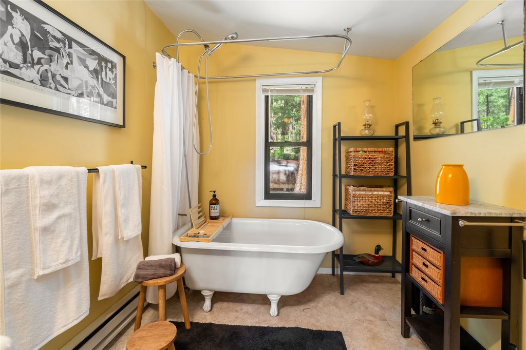 Image 22 of property listing at 578 Horseshoe Loop, Jemez Springs, NM 87025