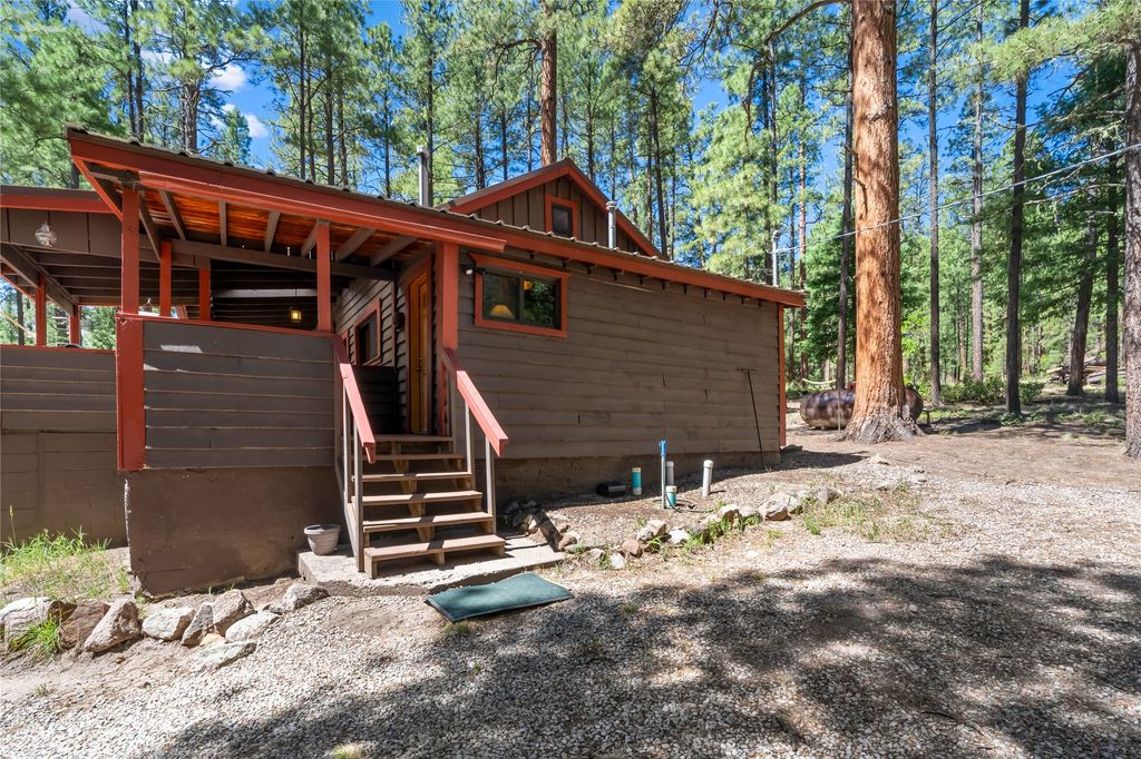 Image 31 of property listing at 578 Horseshoe Loop, Jemez Springs, NM 87025
