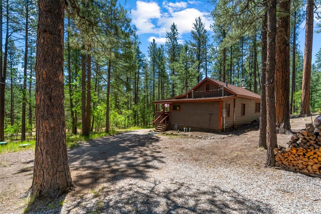 Image 40 of property listing at 578 Horseshoe Loop, Jemez Springs, NM 87025