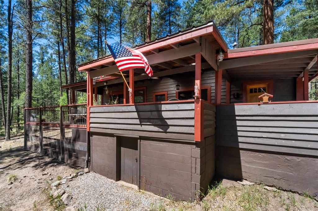 Image 5 of property listing at 578 Horseshoe Loop, Jemez Springs, NM 87025